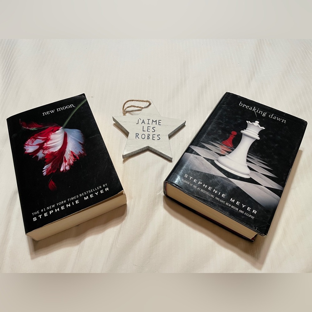 Book Bundle - Stephanie Meyer’s New Moon (paperback) & Breaking Dawn (hardback)